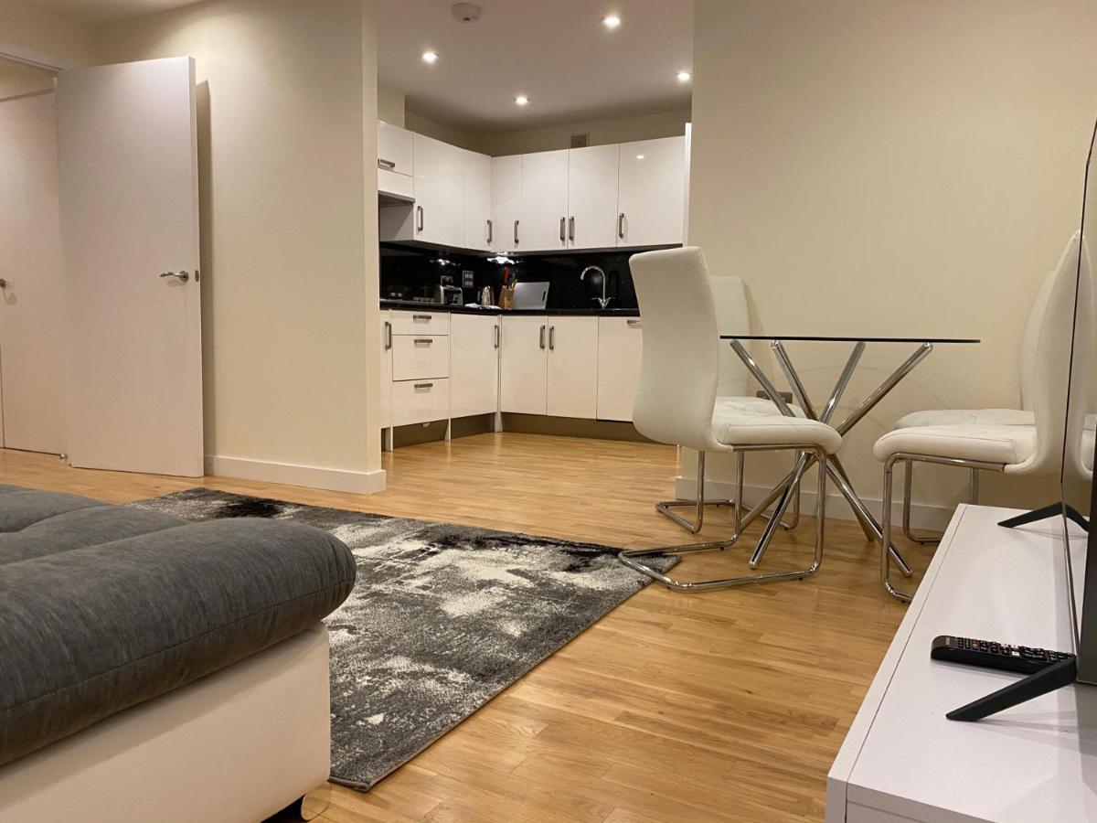 Amazing 2 Bed 2 Bath Private Apartment Watford  Zewnętrze zdjęcie